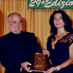 Premio a FACCINCANI, sua modella, Nadia Bengala e ass. Garba